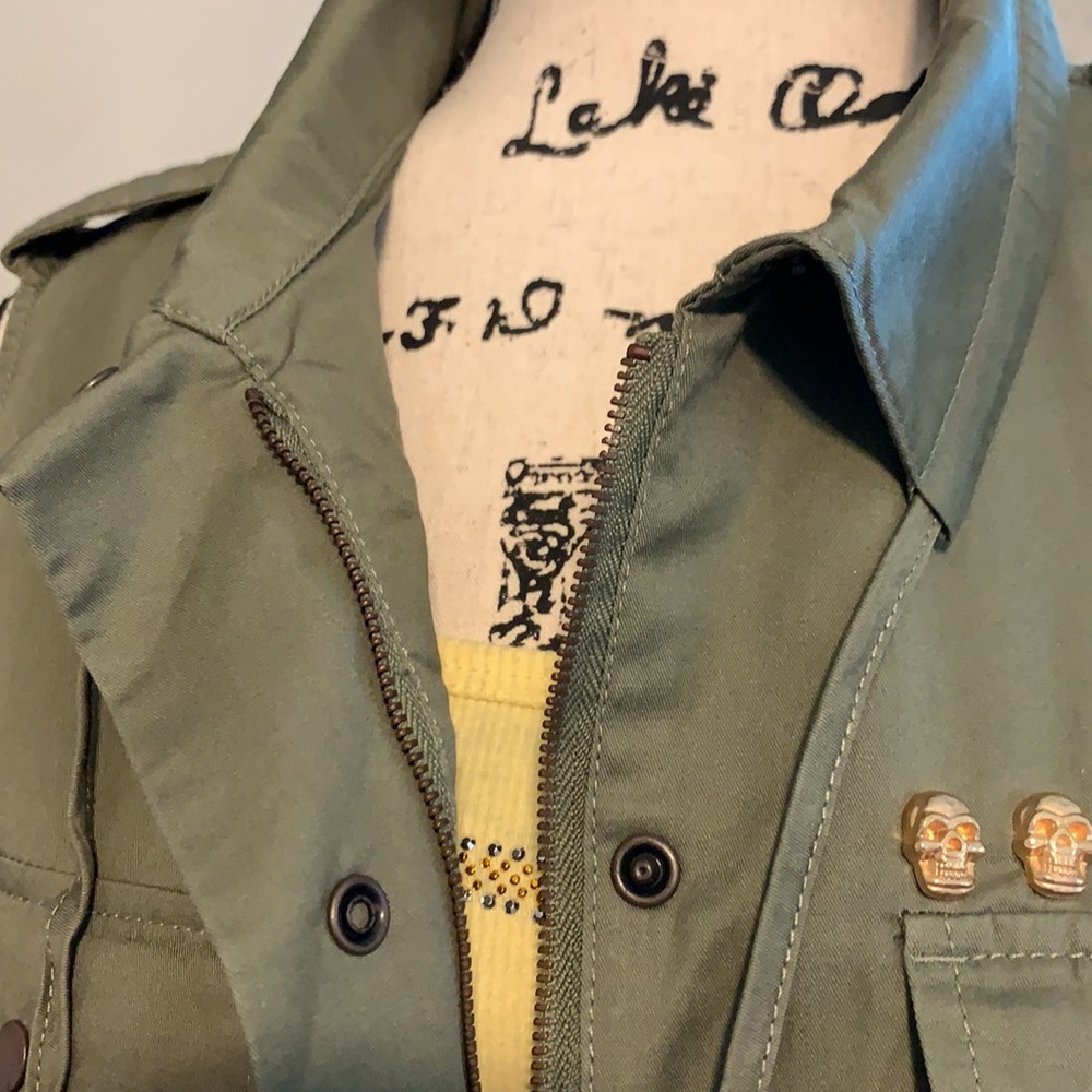 Vest - Picture 5 of 5